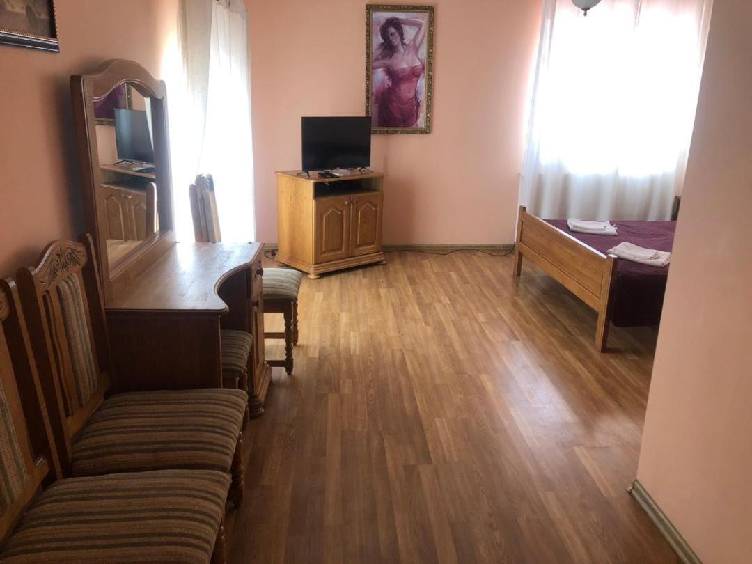 Hotel Nikolet Mukatjevo Eksteriør billede